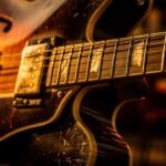 Flatwound Saiten Vorteile: Warum Jazz-Gitarristen und Bassisten auf sie schwören
